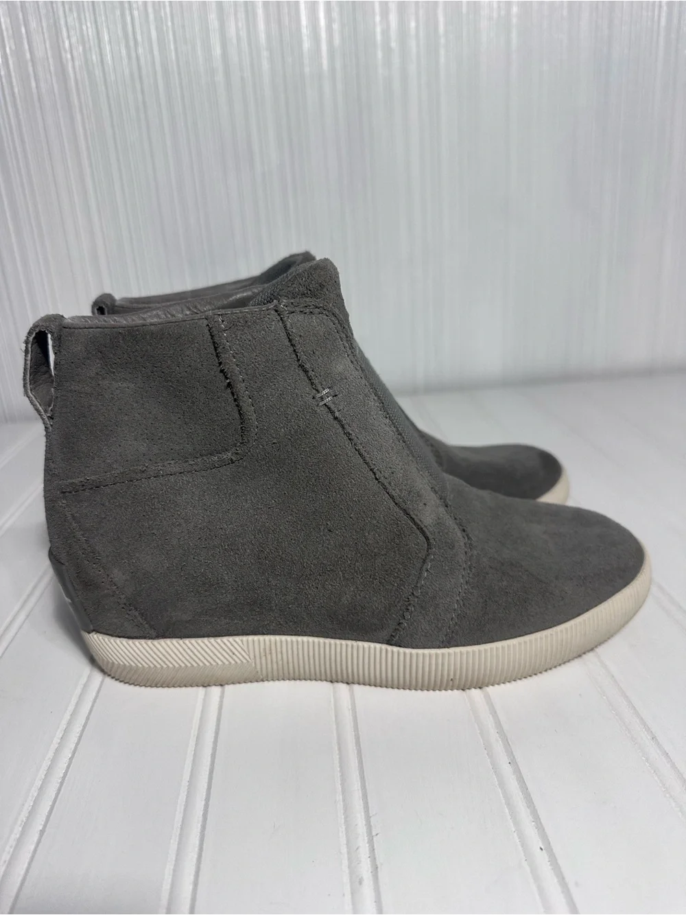 Sorel gray suede Out N About wedge ankle boots women’s 7